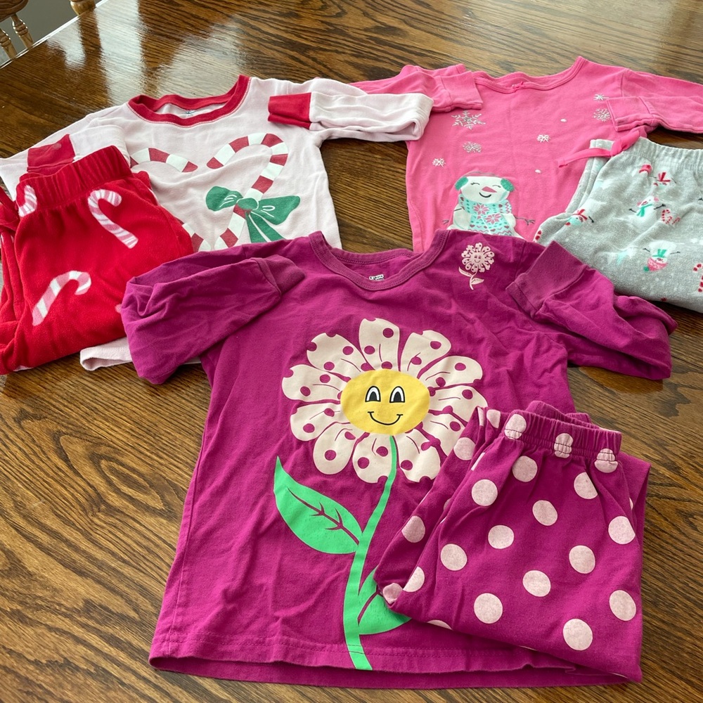 Set of 3 girls pajama’s all size 6. All long sleeve with pants